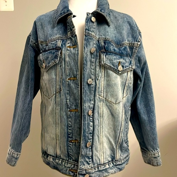 Urban Outfitters BDG NWT oversized trucker denim jacket sz XS - Picture 1 of 7